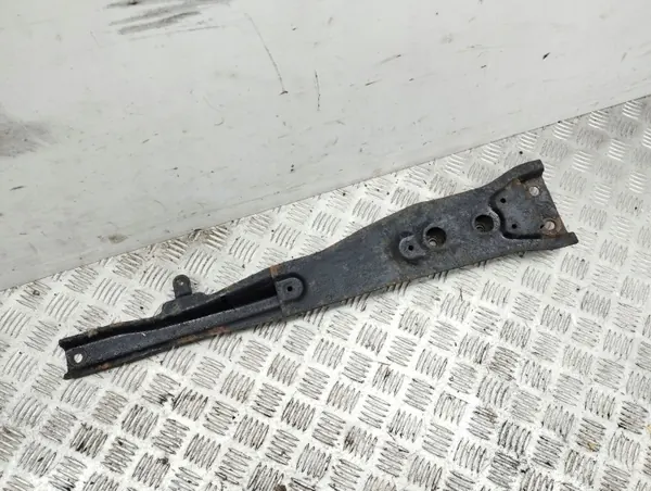 Mitsubishi Outlander 2008 Voorste subframe OEM AMD76927 image 4