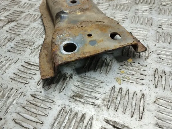Mitsubishi Outlander 2008 Voorste subframe OEM AMD76927 image 6
