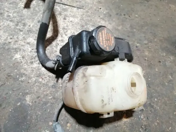 Réservoir d'expansion Volvo OEM 1783 - État utilisé image 4