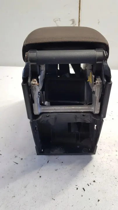 Accoudoir OEM 1K57687654 pour VW Golf V Break image 4