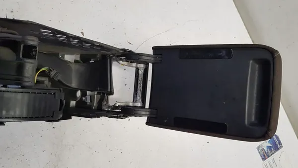 Accoudoir OEM 1K57687654 pour VW Golf V Break image 6