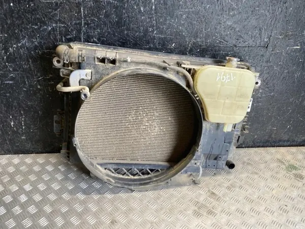 Radiador Nissan NP300 NAVARA 2016 OEM 92131-BH40B image 4