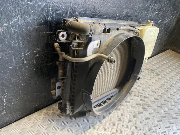 Radiador Nissan NP300 NAVARA 2016 OEM 92131-BH40B image 5