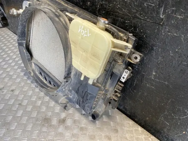 Radiador Nissan NP300 NAVARA 2016 OEM 92131-BH40B image 6