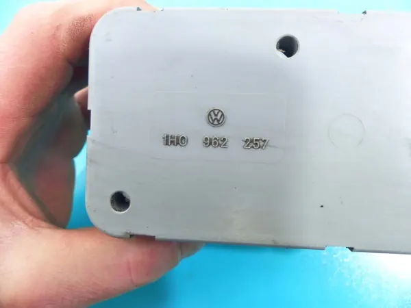 Pompe de verrouillage central OEM 1H0962257 VW Passat B4 image 3