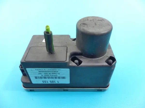 Pompe de verrouillage central OEM 1H0962257 VW Passat B4 image 4