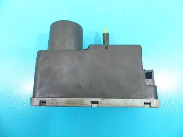 Pompe de verrouillage central OEM 1H0962257 VW Passat B4 image 6