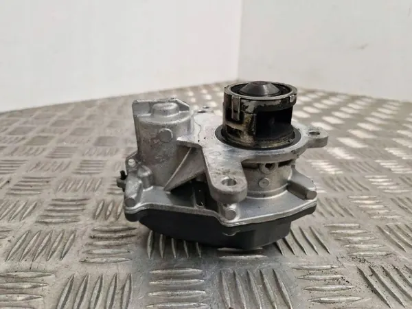 Válvula EGR Skoda OEM 05L131501MV100 - Usada image 7
