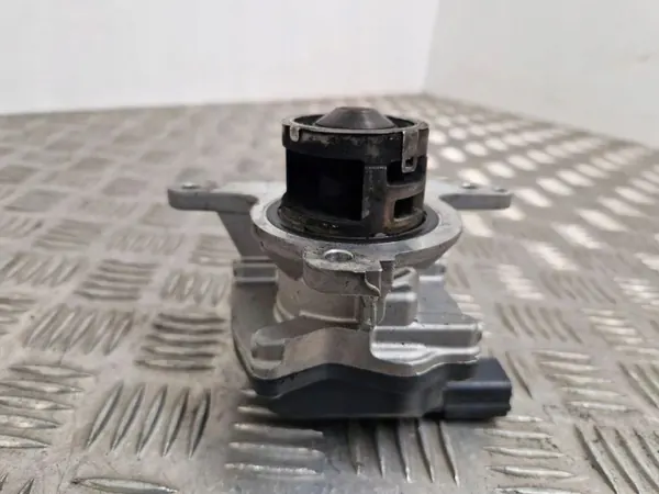 Válvula EGR Skoda OEM 05L131501MV100 - Usada image 8
