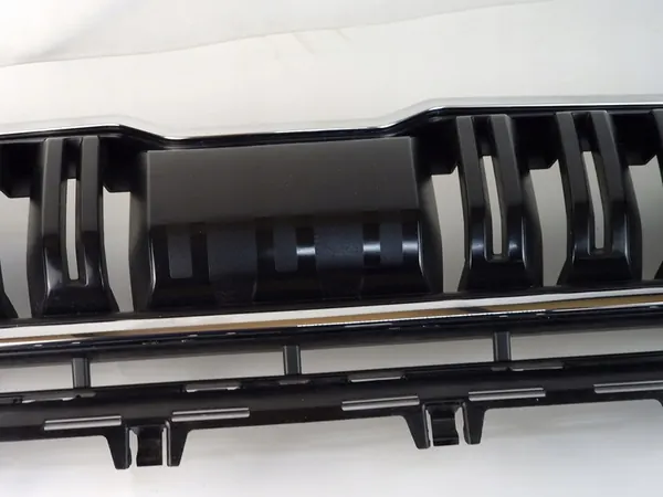 SKODA KODIAQ Center Grill Chrome Frame OEM 565853653A image 8
