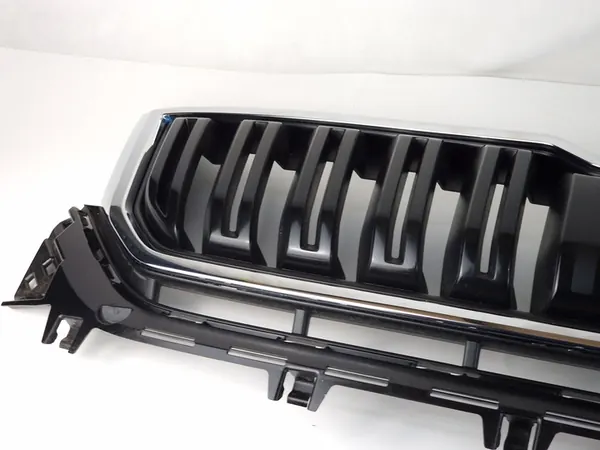 SKODA KODIAQ Center Grill Chrome Frame OEM 565853653A image 9