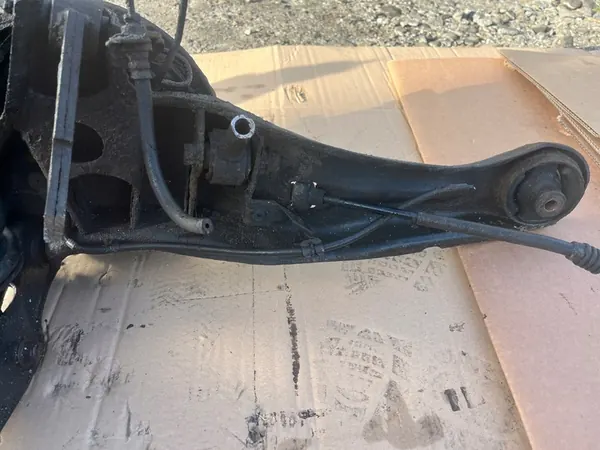 Vänster bakre MacPherson-dämpare Mitsubishi Lancer VII image 4