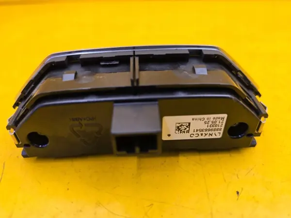Conector Interruptor AUX Lynk & Co 01 OEM 8889663541 image 4