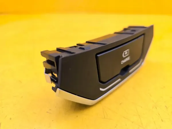 Conector Interruptor AUX Lynk & Co 01 OEM 8889663541 image 6