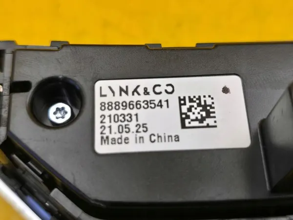 Conector Interruptor AUX Lynk & Co 01 OEM 8889663541 image 7