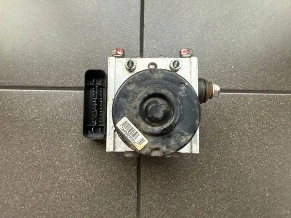 Mitsubishi Lancer ABS-jarrupumppu OEM 4670A072 image 3