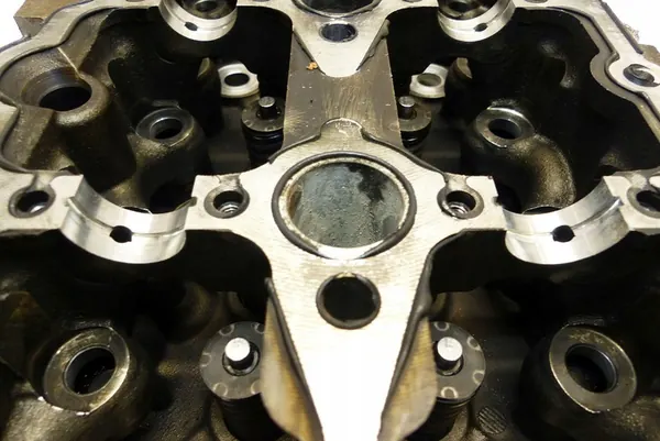 RENAULT MASTER III 2.3 DCI Culata + Válvulas image 6