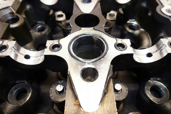 RENAULT MASTER III 2.3 DCI Culata + Válvulas image 7