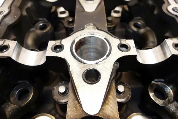 RENAULT MASTER III 2.3 DCI Culata + Válvulas image 8