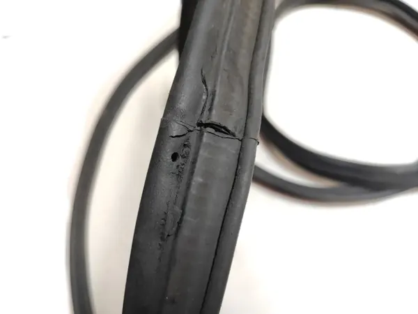 Joint de coffre Audi Q5 8R OEM 8R0827705D - Occasion image 5