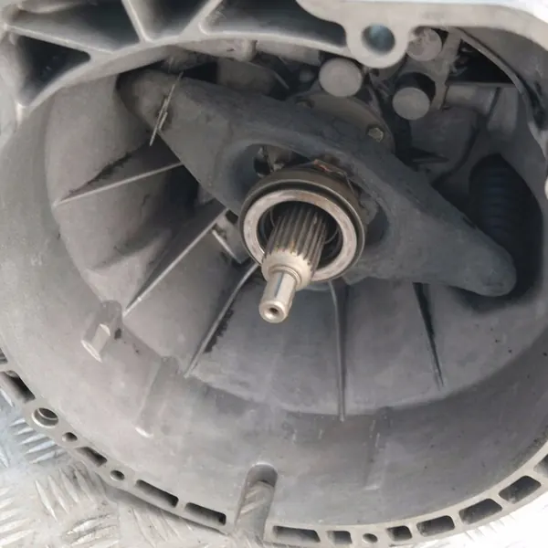 BMW E60 E87 E90 116i 118i 120i 318i 320i Manuaalivaihteisto image 7