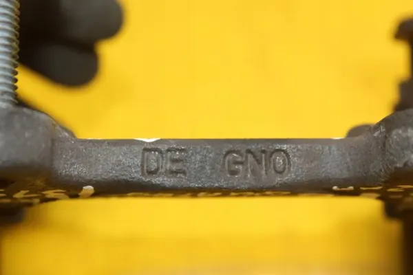 Suporte Amortecedor Direito Traseiro OEM 13194 Audi A6 image 6