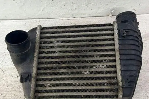 Radiatore intercooler AUDI A6 2.0L 125kW 4F0145805AA image 2