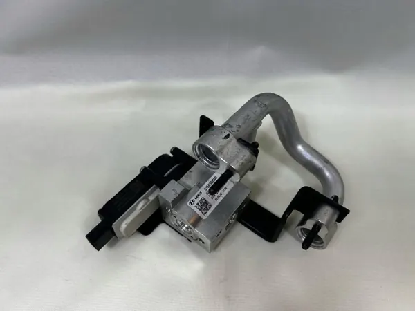 Hyundai Ioniq 5 ilmastointilaajennusventtiili OEM 976R3G1500 image 7