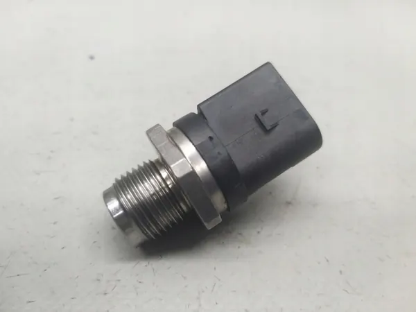 Kraftstoffdrucksensor OEM A0009052701 für Mercedes image 2