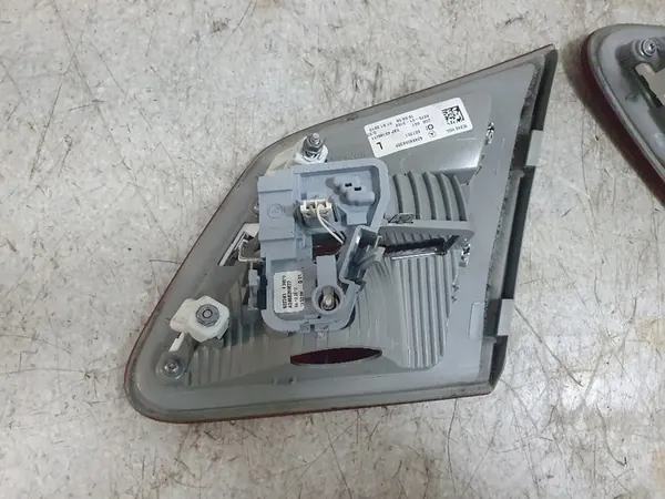 Mercedes B W246 Linker Achterlicht A2469066300 image 3