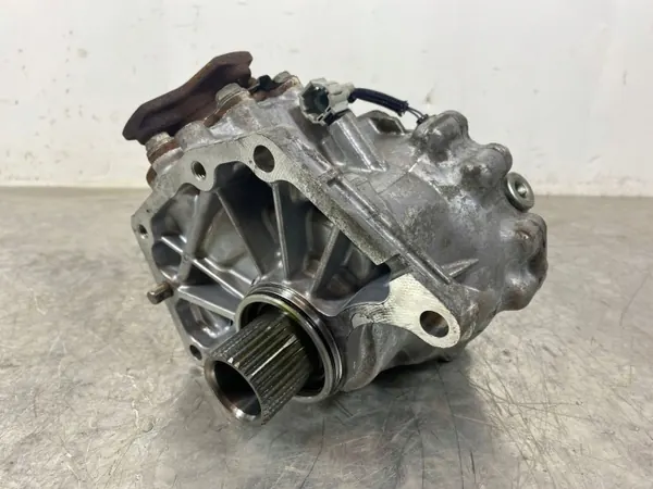 Mitsubishi Outlander Verteilergetriebe OEM 15a360 - Gebraucht image 2