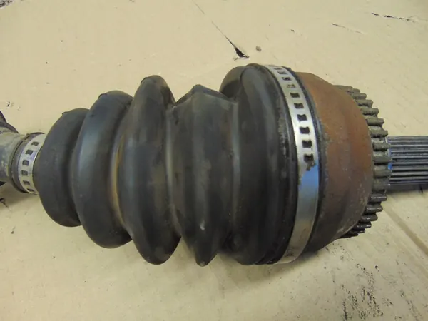 Mitsubishi OE MR912135 Short Half Shaft image 3