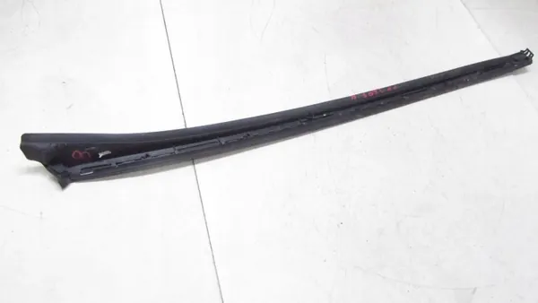 Mercedes W205 Rechte Frontscheibenleiste OEM A2056900262 image 3