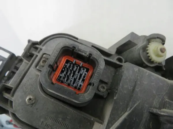 Faro derecho OEM 0301174202 - Estado usado image 4