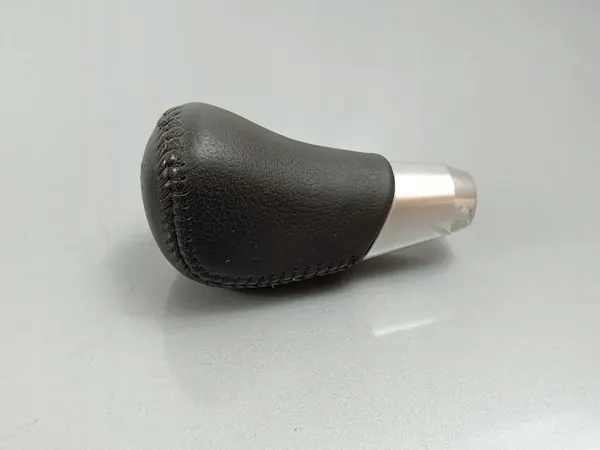 2017 Mitsubishi Outlander Gear Shift Knob FOB35906 image 3