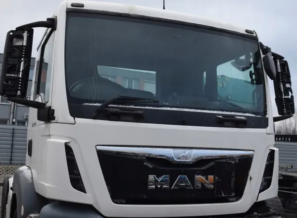 MAN TGS Day Cab Frame & Door Set - Used Condition image 2