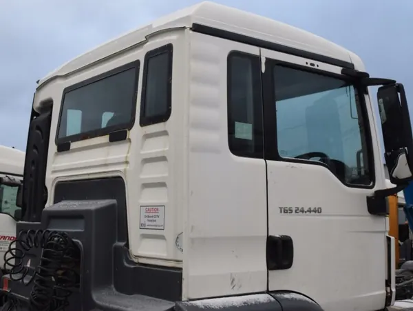 MAN TGS Day Cab Frame & Door Set - Used Condition image 3