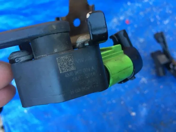 Audi Q7 Vorne Niveausensor OEM 4M0941286C 4M0907504A image 4