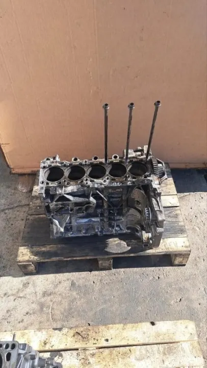 Bloco Motor VW T5 2.5 TDI AXD AXE - Usado image 2