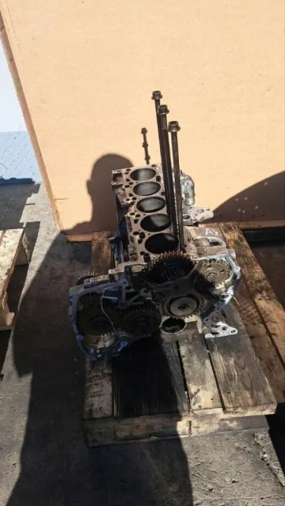 Bloco Motor VW T5 2.5 TDI AXD AXE - Usado image 3