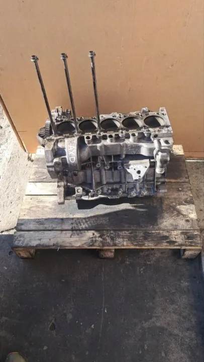 Bloco Motor VW T5 2.5 TDI AXD AXE - Usado image 4