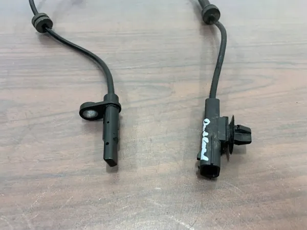 Mitsubishi ABS-pyöränopeusanturi OEM 479106RA0A image 3