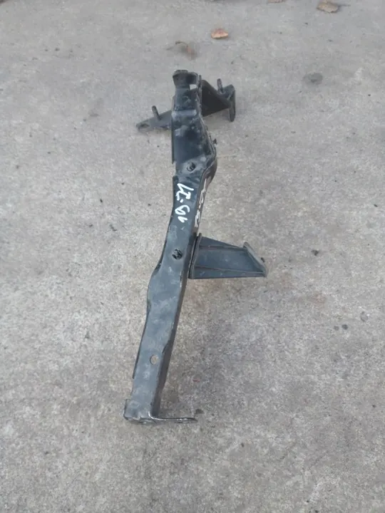 Audi A4 B8 Vänster Skärm Fäste OEM 8T0821135G image 2