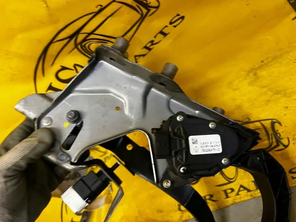 Gasbremskupplungspedal Renault Clio IV image 10