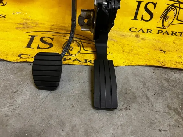 Gasbremskupplungspedal Renault Clio IV image 8