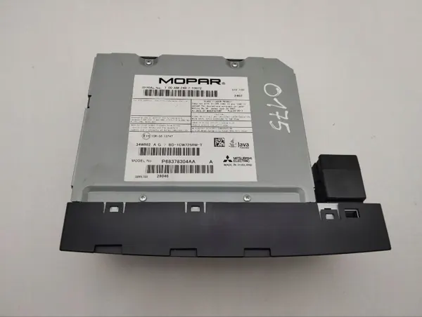 DVD-vaihtaja OEM 68378304AA Chrysler Pacifica 2018:lle image 3
