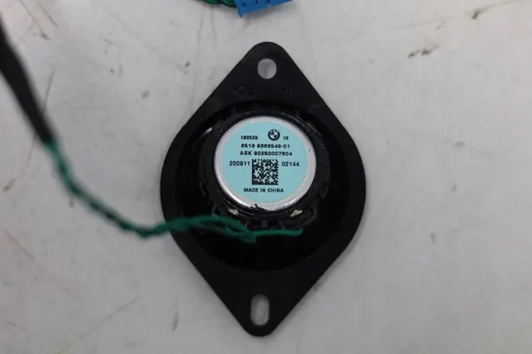 Amplificador de Altavoz BMW OEM 5A8796E3 - Usado image 10