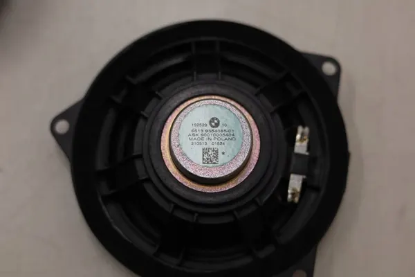 Amplificador de Altavoz BMW OEM 5A8796E3 - Usado image 8