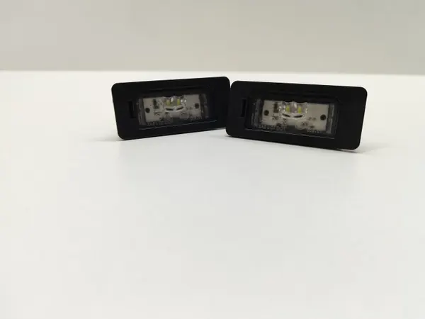 Kentekenlamp BMW OE 7410302 voor 5 Serie G30 image 3