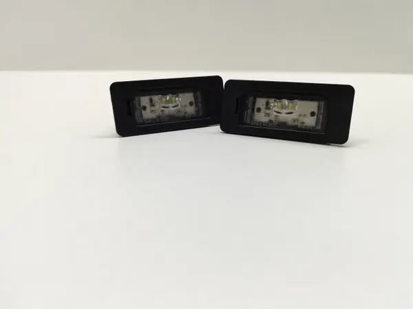 Kentekenlamp BMW OE 7410302 voor 5 Serie G30 image 4